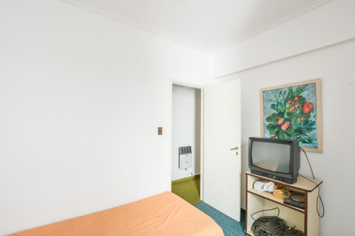 Departamento De Escalera En Venta De 4 Dormitorios En Barrio Martin - Centro