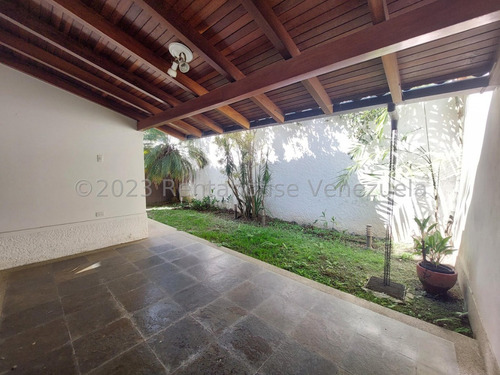 Casa En Venta En Alto Prado Caracas Remodelada Calle Cerrada Terraza