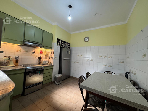 Casa En Altos De 3 Amb Con Quincho, Piscina Galpón/local Sótano.