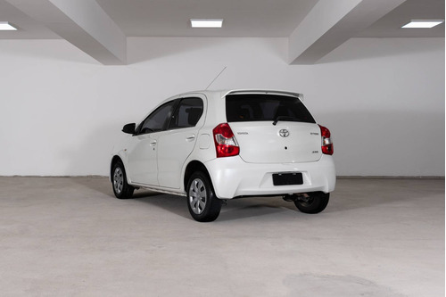 Imagen 4 de 18 de Toyota 2015 Etios 1.5 5 Ptas Xs
