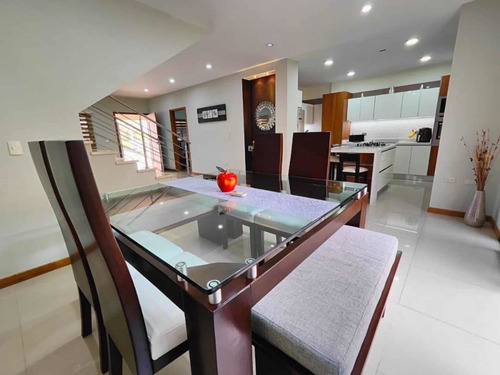 Imagen 14 de 17 de Casa Quinta De Lujo En Venta Urbanismo Con Piscina