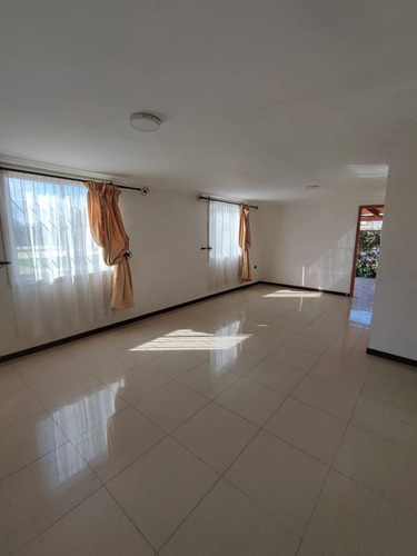 Amplia Casa En Arriendo - Paine