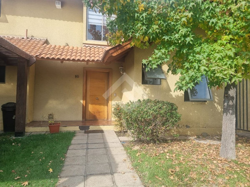 Casa En Venta De 6 Dorm. En Peñalolén