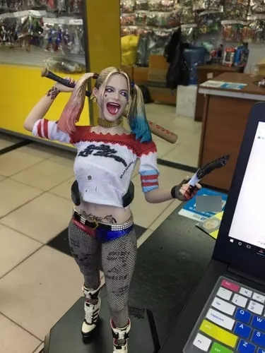 Boneca Harley Quinn Arlequina QPosket Esquadrão Suicida