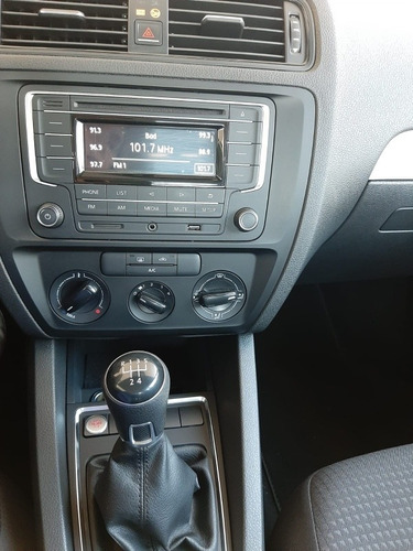 Imagen 8 de 15 de Volkswagen Jetta 2017 2.5 Trendline Mt