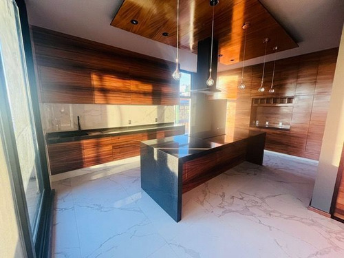 Se Vende Pent House En Loma Dorada De 491 M2, Único E Indescriptible.