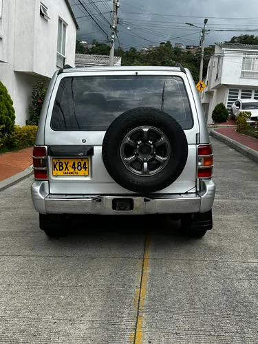 Mitsubishi Montero Hardtop 2010