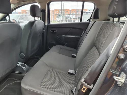 Renault Sandero Expression 1.6cc MT AA 4X2