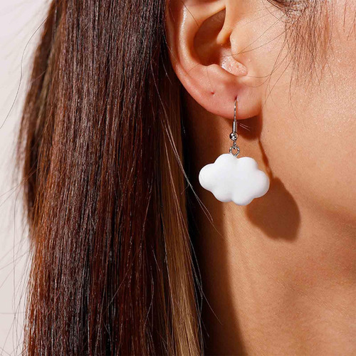 Arete Colgantes De Nubes Blancas Con Forma
