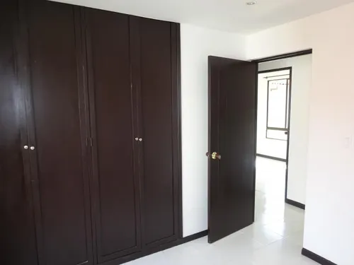 Apartamento En Arriendo En El Refugio. Cod A8105