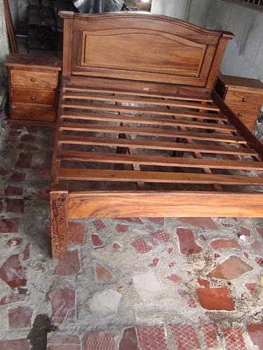 Cama De Madera Queen Con Sus Dos Gaveteros 