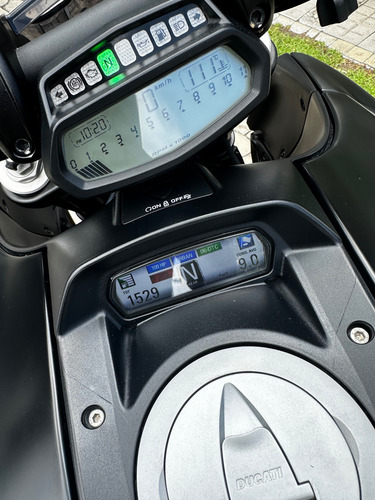 Ducati Diavel Dark. Semi Nueva. Único Dueño.