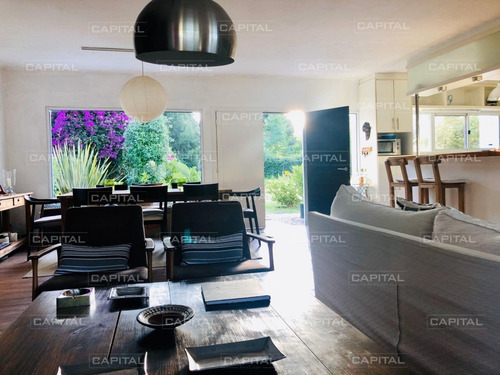 Casa De Cuatro Dormitorios Con Piscina En Barrio Privado.- Ref: 29000