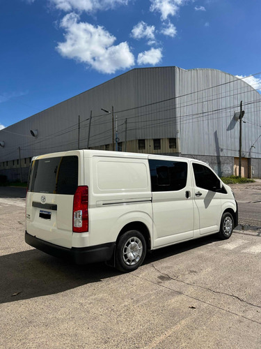 Toyota Hiace 2.8 Tdi Furgón 6at L1h1 3a 4p