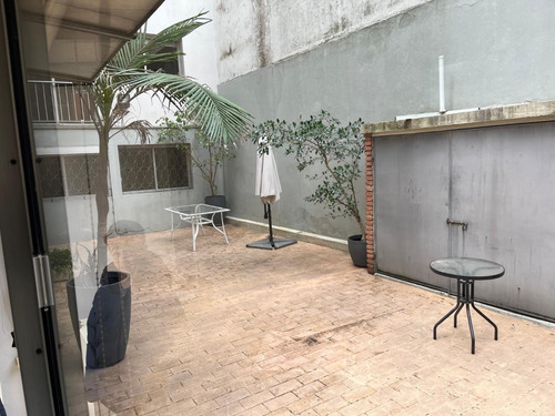 Dueño Alquila: ¡apartamento Con Patio Ideal Para Familias En Pocitos Con Vista A La Rambla! Con 2 Garages