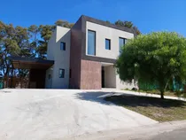 Comprar Casa  En Venta En Santa Elena, Pilar Del Este, Pilar
