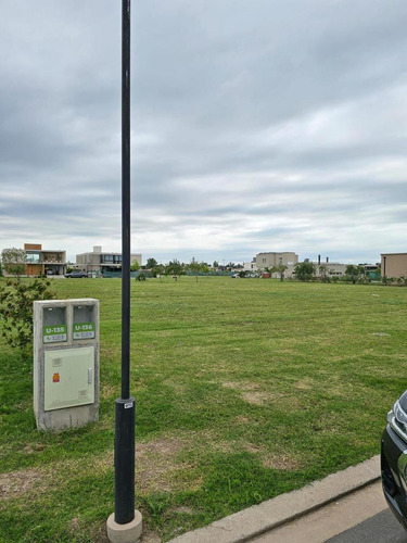 Venta Terreno De 800m2 Con Orientación En El Fondo Norte En Barrio Vida