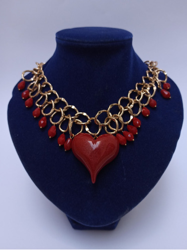 Hermoso Collar Con Corazon Rojo De Resina