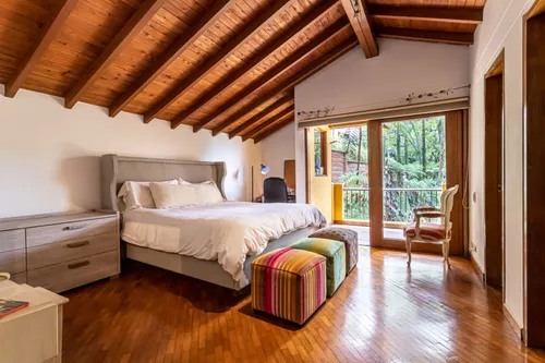 Casa En Venta En Loma Las Brujas. Cod V8340