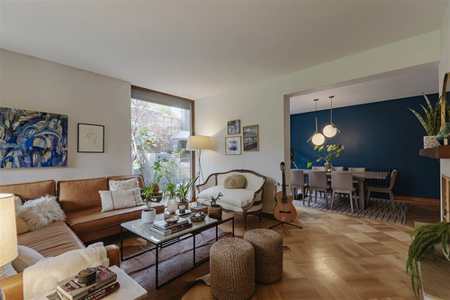 Estupenda Casa Remodelada En Vitacura, Excelente Ubicación.