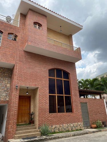 En Venta Townhouse En Campo Alegre Sector Agua Blanca Valencia Carabobo Za