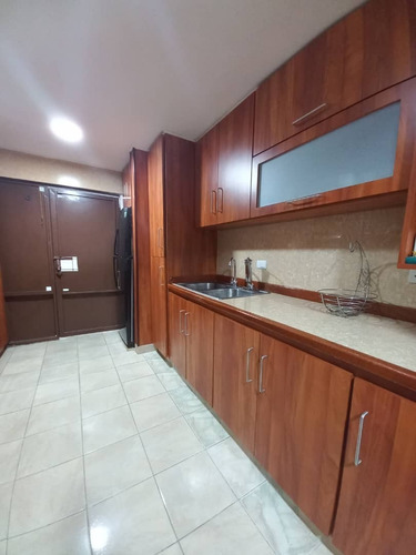 Imagen 3 de 15 de Casa En Venta Urb. La Rosa Conj. Resd. Campo Alegre