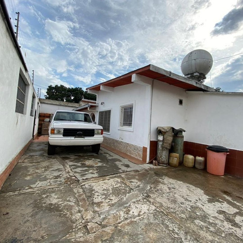 Imagen 9 de 11 de En Venta, Casa Con Amplio Terreno Ubicado A Una Cuadra De La Avenida Intercomunal, Urbanización César Rodríguez Palencia, Sector Morita I, Referencia A Dos Cuadras De Makro Y Red Vital