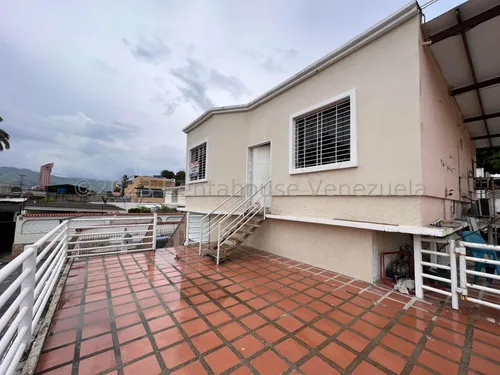 Casa En Venta Urbanizacion Bermudez Maracay, Seguridad, Vigilancia 24hrs, Lista Para Negociar! Rah 24-28808