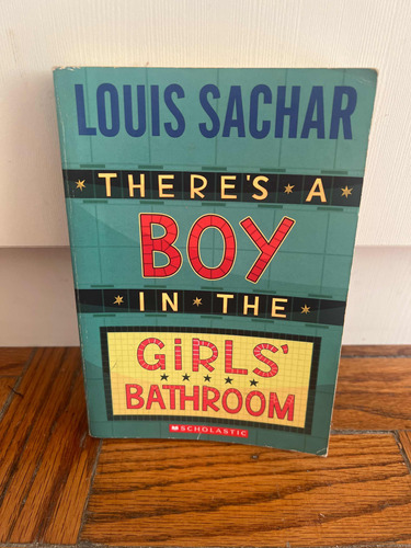 Theres A Boy In The Girls Bathroom -usado, Excelent Estado