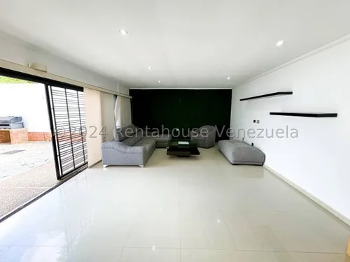 Agp Espectacular Apartamento En Planta Baja, Calle Cerrada Y Vigilancia Privada En Venta En Colinas De La Tahona 25-2354 Ys