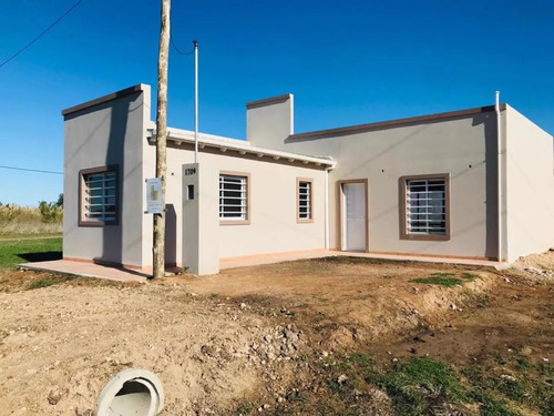 Casa En Venta - 2 Dormitorios 1 Baño - 225mts2 - Chascomús