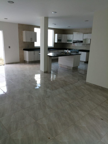 Hermosa Residencia En La Condesa Juriquilla, Estudio O 4ta Rec En Pb, Jardín,.