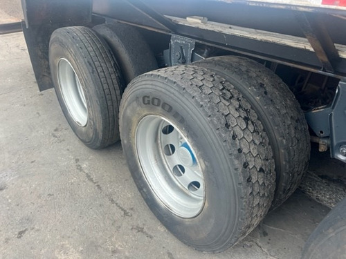 Carreta Bau Frigorifico Frigorifica 3 Eixos Com Pneus