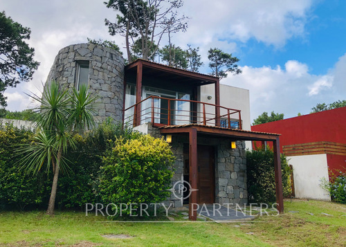 Moderna Casa En Playa Montoya