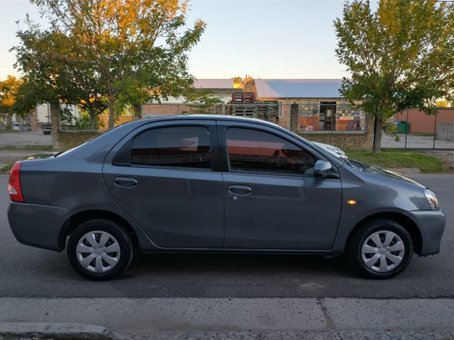 Imagen 5 de 14 de Toyota Etios Xs 1.5
