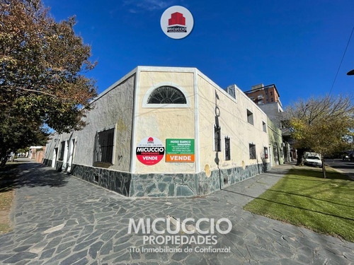 Casa En Venta, Hipólito Yrigoyen 792 Esq. Cesar Díaz, Belén De Escobar