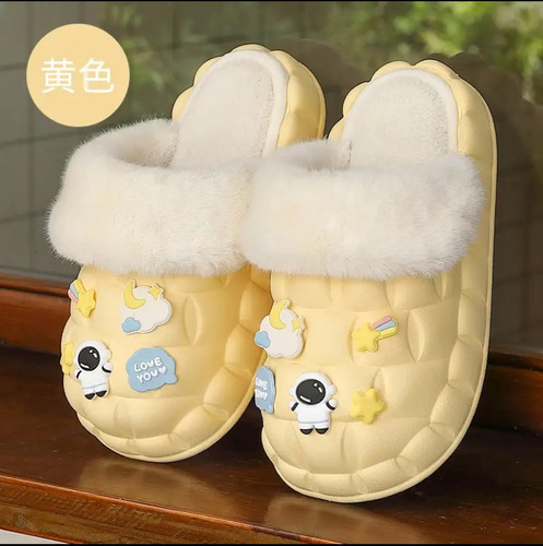 Pantuflas Chalas Con Chiporro Diseño Astronauta Invierno