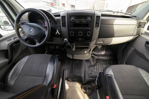 Imagen 15 de 18 de Mercedes Sprinter 2016 2.1 415 Combi 3665 150cv 9+1 Tn