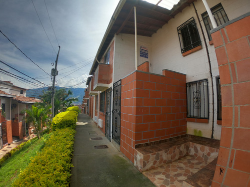 Alquilo Casa Urbanización El Carmel, Bello, Niquia