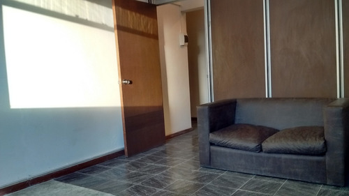 Oficina En Macrocentro De Ambiente Grande Dividido