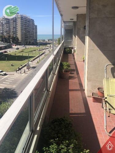 Departamento En Venta De 4 Dormitorios C/ Cochera En Centro