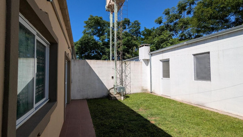 Casa En Venta - 3 Dormitorios 2 Baños - 238mts2 - Roque Perez