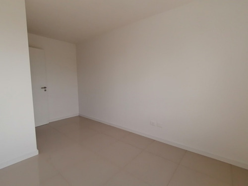 Apartamento En Alquiler Anual De 1 Dormitorio En Maldonado- Ref: 1413