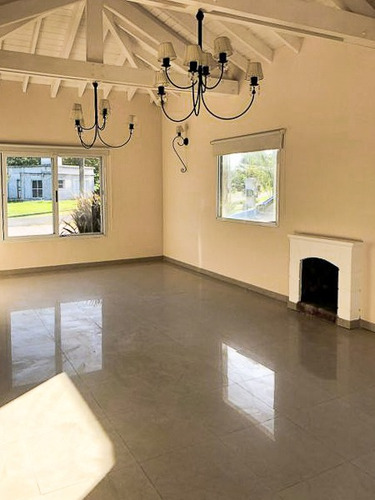 Imagen 3 de 13 de Venta De Casa Oportunidad, Club De Campo Las Perdices