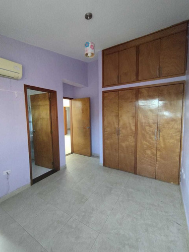 Imagen 4 de 16 de Leal Pérez Vende Townhouse En Mañongo, Res Monte Libano