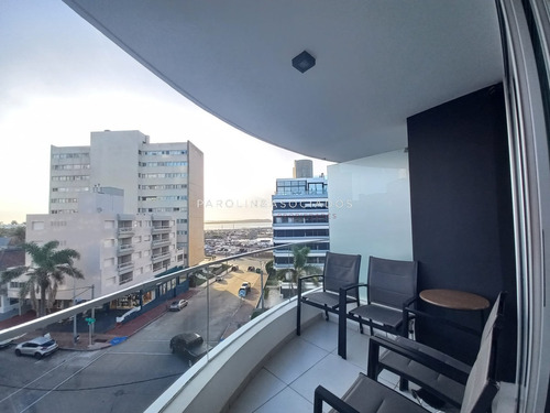 Vende Apartamento Penthouse En Sea Port, 2 Dormitorios, Vista Al Puerto, Con Parrillero, Peninsula, Punta Del Este 