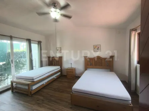 Venta De Casa Residencial El Fraccionamiento Burgos