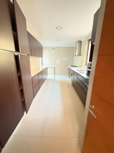 Casa Estilo Mediterráneo Soleada, Sector Residencial.