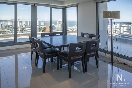 Hermoso Penthouse En Venta Con Vista Panorámica, Alexander Boulevard. Punta Del Este.