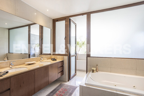 Departamento Triplex Con Jardín - Los Domínicos Antiguo